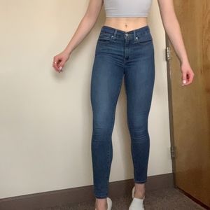 Levi's Slimming Skinny Jeans Midwash High Waisted